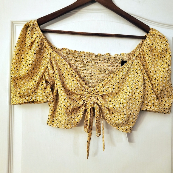 Endless Summer Bella crop top In Ditsy Yellow M NWT - Picture 2 of 5